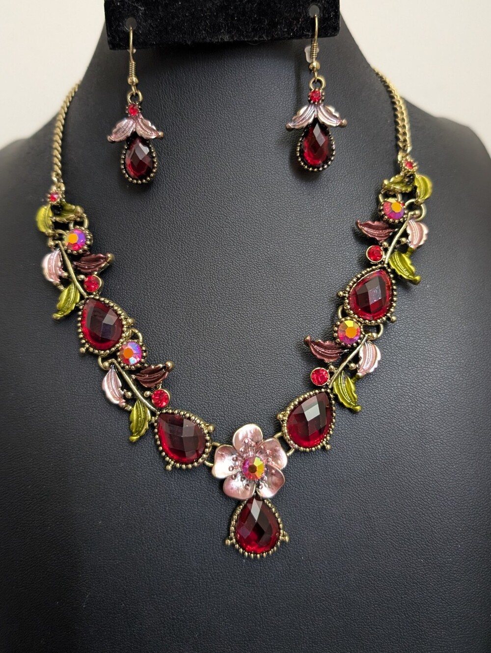 #25.Red Glass Crystal Necklace & Earrings